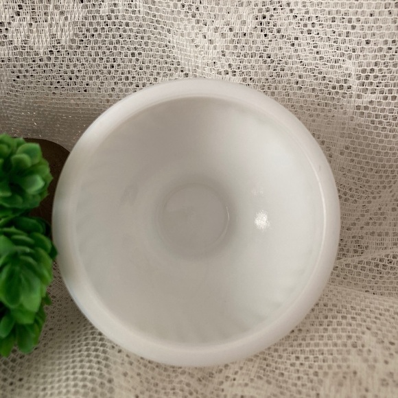 Vintage Avon Milk Glass Vase/Display Dish - Picture 3 of 6
